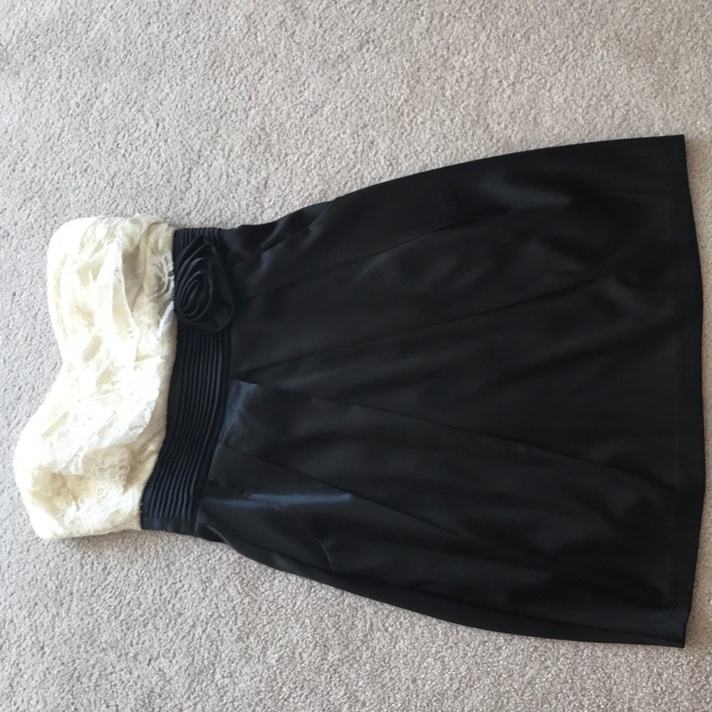 Lace detail strapless dress
